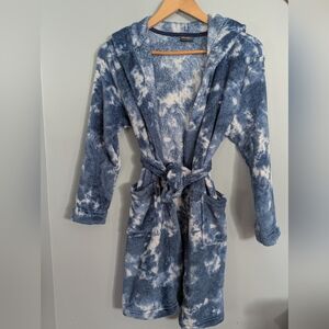 ✨4/$10✨ Eddie Bauer Blue and White Tie-Dye Hooded Robe - Kids 10/12